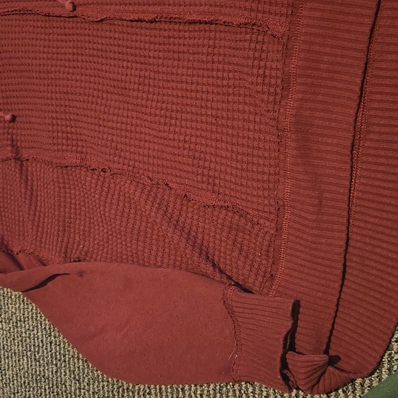 Time & Tru Maroon Waffle Knit Raw Hem Sweatshirt Hoodie - Picture 2 of 5
